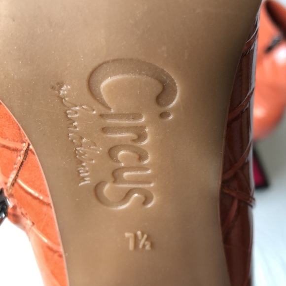 Women's Pascha Block-Heel Dress Booties - Picture 7 of 11